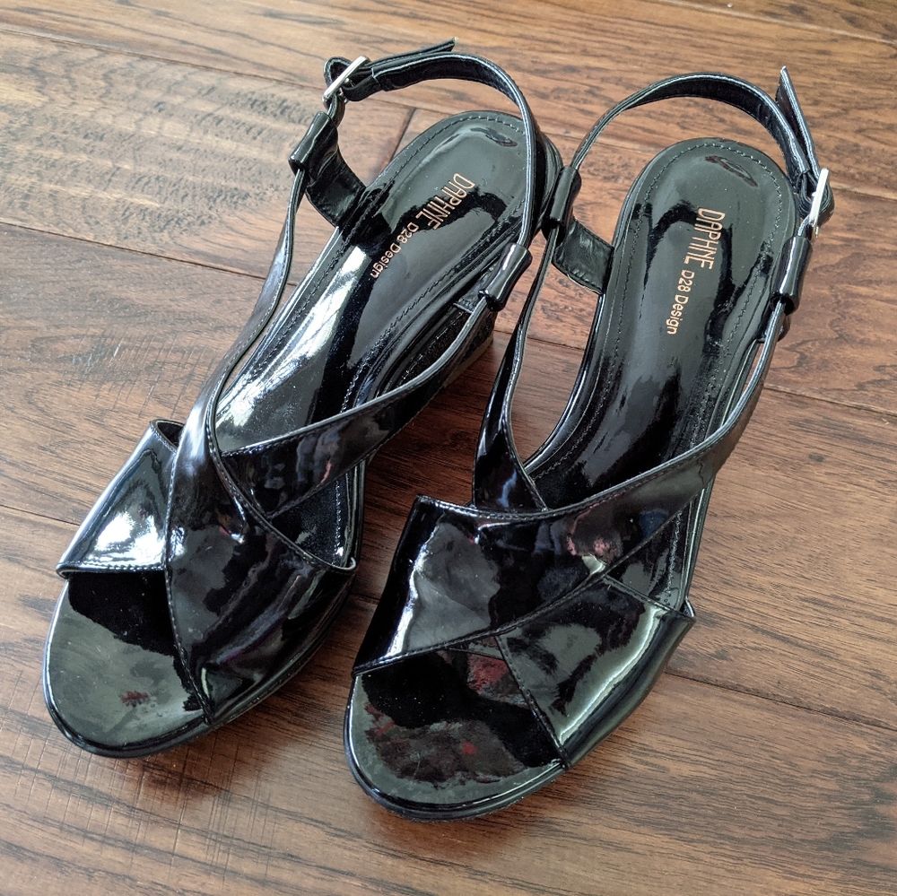 Daphne Sandals